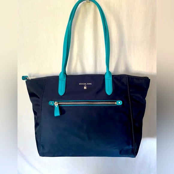 Michael Kors Handbags - NWT Michael Kors Kelsey XL tote